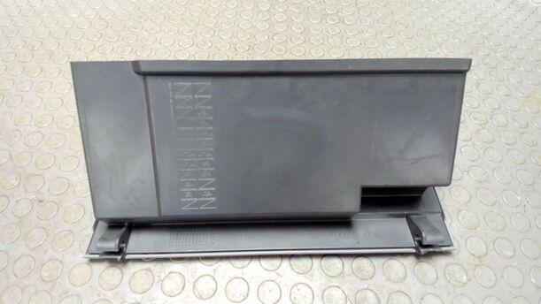 Foto: HANDSCHUHFACH eines Mazda 2 1.25l