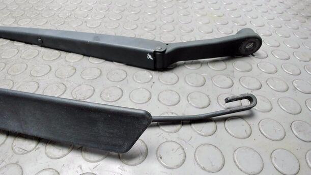 Foto: SCHEIBENWISCHERARME VORNE eines Mazda 2 1.25l