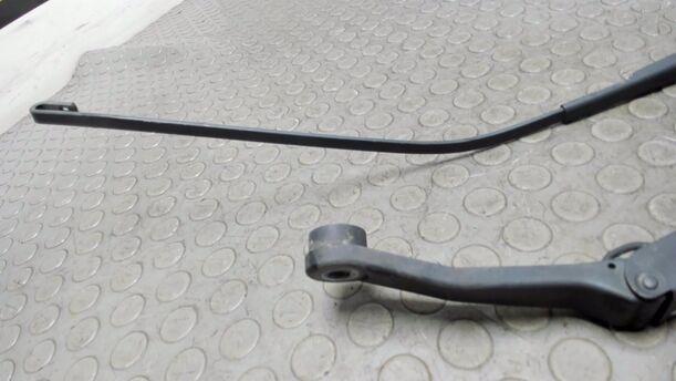 Foto: SCHEIBENWISCHERARME VORNE eines Mazda 2 1.25l