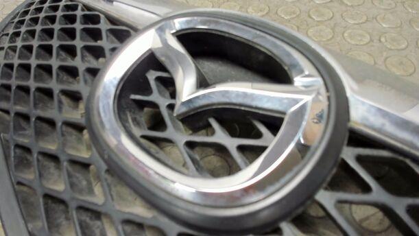 Foto: KÜHLERGRILL eines Mazda 2 1.25l
