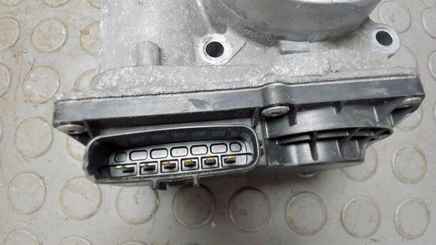 Foto: DROSSELKLAPPENSTUTZEN eines Volvo S60 2.4 Aut.