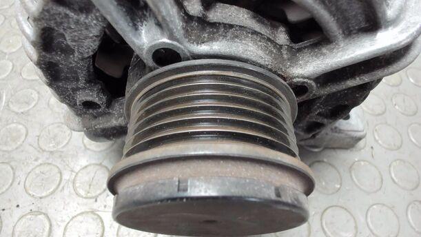 Foto: LICHTMASCHINE / GENERATOR ( 140 A ) eines Volvo S60 2.4 Aut.