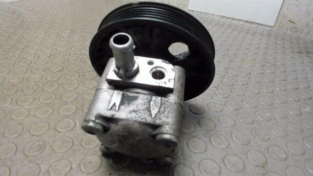 Foto: PUMPE SERVOLENKUNG eines Volvo S60 2.4 Aut.