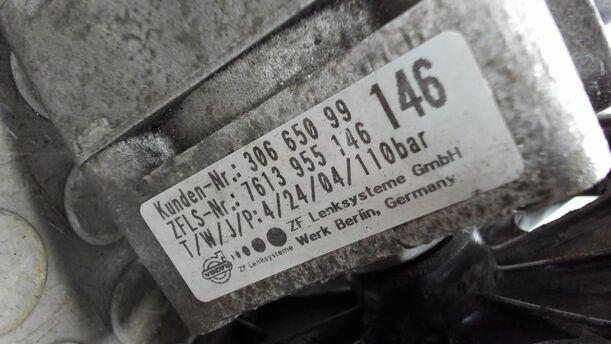 Foto: PUMPE SERVOLENKUNG eines Volvo S60 2.4 Aut.
