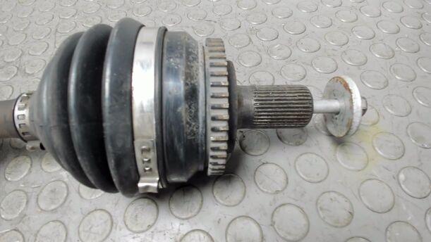 Foto: ANTRIEBSWELLE LINKS ( AUTOMATIK ) eines Volvo S60 2.4 Aut.