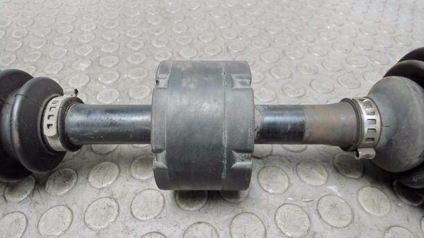 Foto: ANTRIEBSWELLE LINKS ( AUTOMATIK ) eines Volvo S60 2.4 Aut.