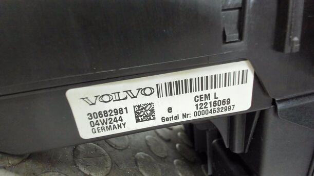 Foto: SICHERUNGSKASTEN / MODUL eines Volvo S60 2.4 Aut.