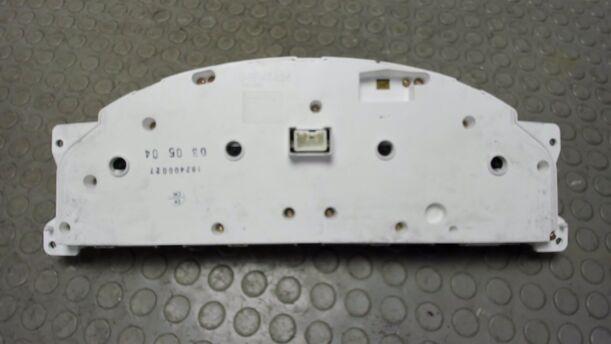 Foto: TACHOEINHEIT / KOMBIINSTRUMENT eines Volvo S60 2.4 Aut.