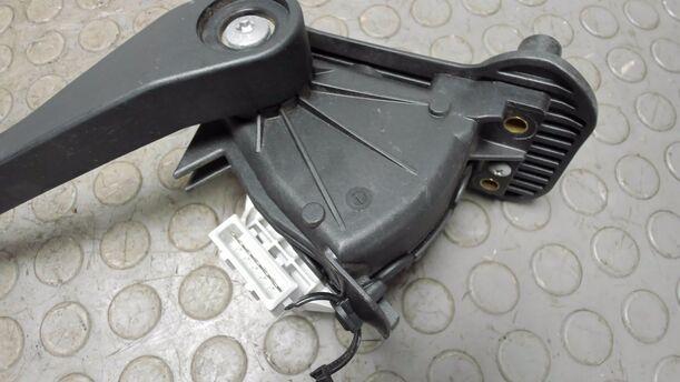 Foto: GASPEDAL ( AUTOMATIK ) eines Volvo S60 2.4 Aut.