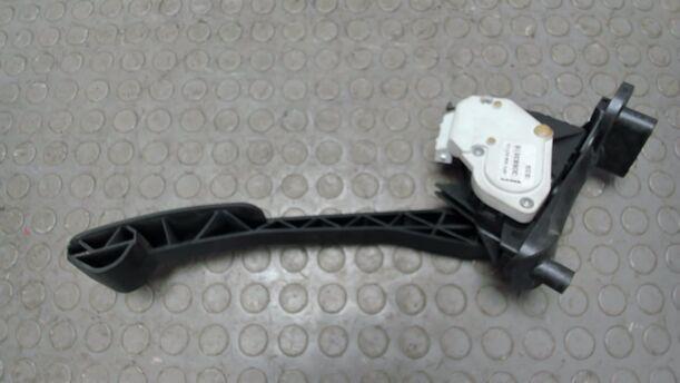 Foto: GASPEDAL ( AUTOMATIK ) eines Volvo S60 2.4 Aut.