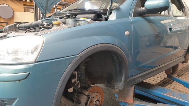 Foto: KOTFLÜGEL VORN LINKS eines Opel Corsa 1.2 16V