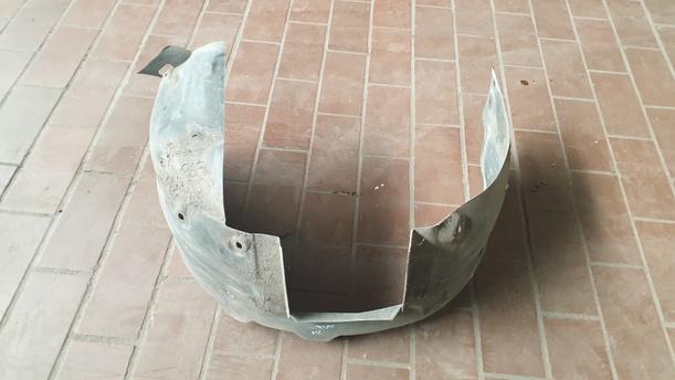 Foto: INNENKOTFLÜGEL / RADHAUSSCHALE LINKS eines Opel Corsa 1.2 16V