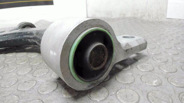 Foto: QUERLENKER LINKS eines Mazda 2 1.25l