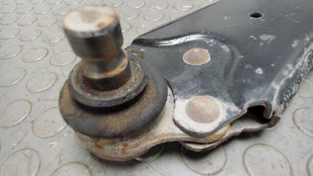 Foto: QUERLENKER LINKS eines Mazda 2 1.25l