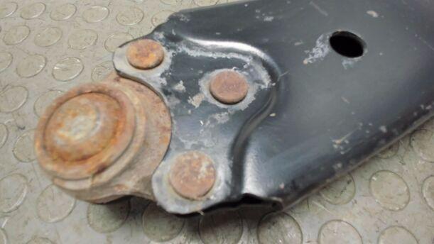 Foto: QUERLENKER LINKS eines Mazda 2 1.25l