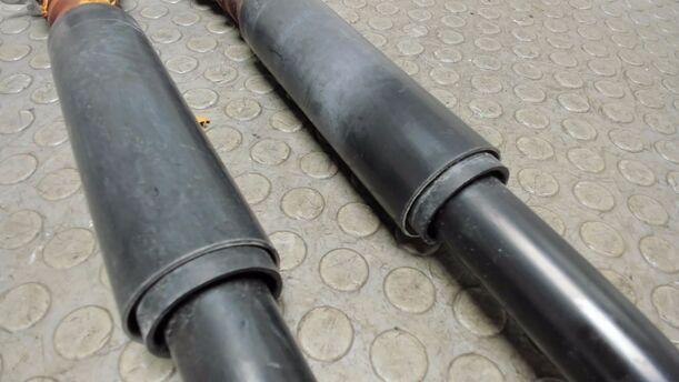 Foto: STOSSDÄMPFERPAAR HINTEN eines Mazda 2 1.25l