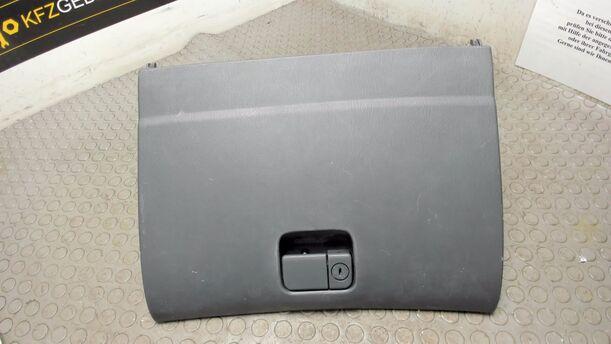Foto: HANDSCHUHFACH eines Mazda 2 1.25l