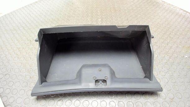 Foto: HANDSCHUHFACH eines Mazda 2 1.25l