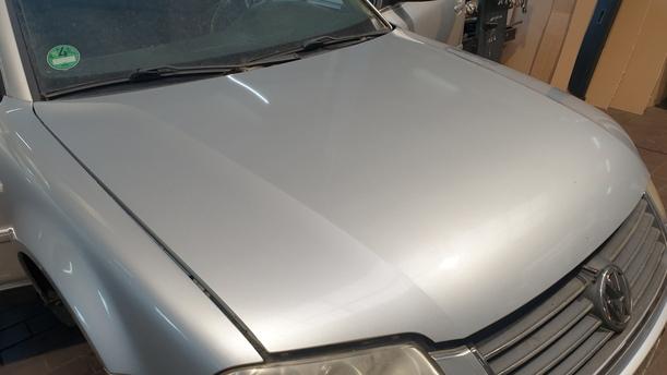 Foto: MOTORHAUBE eines VW Passat Variant 1.8 5V Turbo