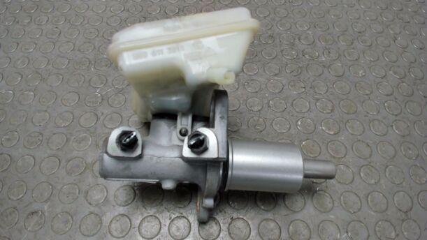 Foto: HAUPTBREMSZYLINDER eines VW Passat Variant 1.8 5V Turbo
