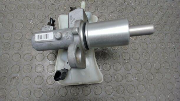 Foto: HAUPTBREMSZYLINDER eines VW Passat Variant 1.8 5V Turbo