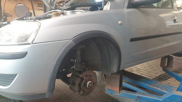 Foto: KOTFLÜGEL VORNE LINKS eines Opel Corsa 1.0 12V