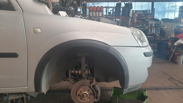 Foto: KOTFLÜGEL VORNE RECHTS eines Opel Corsa 1.0 12V