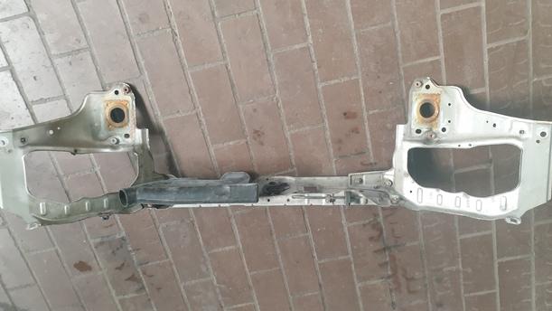 Foto: FRONTBLECH / SCHLOSSTRÄGER eines Opel Corsa 1.0 12V