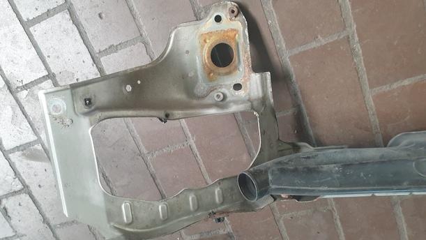 Foto: FRONTBLECH / SCHLOSSTRÄGER eines Opel Corsa 1.0 12V