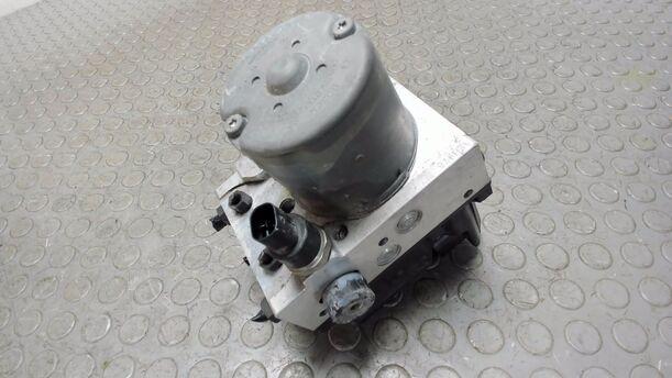 Foto: HAUPTBREMSAGGREGAT ABS eines VW Passat Variant 1.8 5V Turbo