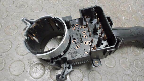 Foto: BLINKERSCHALTER / KOMBISCHALTER eines VW Passat Variant 1.8 5V Turbo