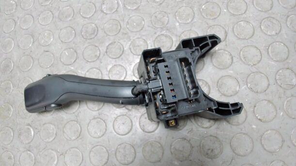 Foto: SCHEIBENWISCHERSCHALTER eines VW Passat Variant 1.8 5V Turbo Liftback