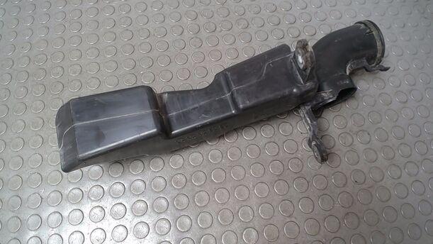 Foto: RESONATOR LUFTFILTER eines Mazda Premacy 1.9 Liftback