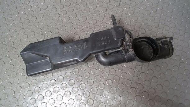 Foto: RESONATOR LUFTFILTER eines Mazda Premacy 1.9 Liftback