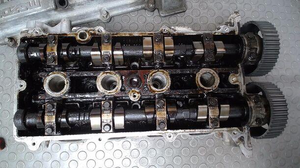 Foto: ZYLINDERKOPF eines Mazda Premacy 1.9 Liftback