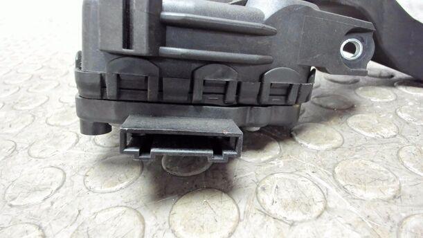 Foto: GASPEDAL ( BENZIN / SCHALTGETRIEBE ) eines VW Passat Variant 1.8 5V Turbo Liftback