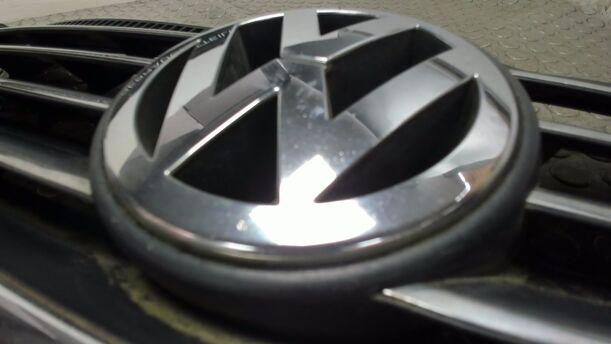 Foto: KÜHLERGRILL eines VW Passat Variant 1.8 5V Turbo Liftback