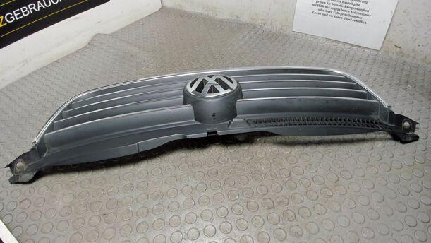 Foto: KÜHLERGRILL eines VW Passat Variant 1.8 5V Turbo Liftback