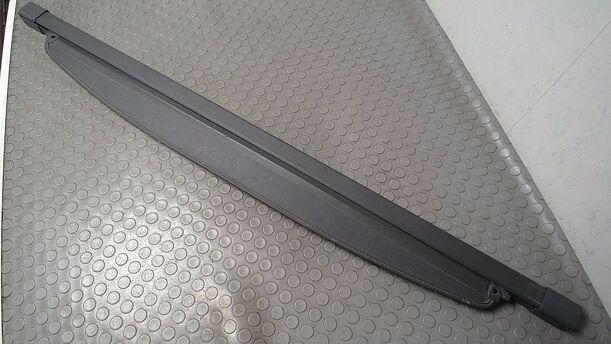 Foto: LADERAUMABDECKUNG eines Mazda Premacy 1.9 Liftback