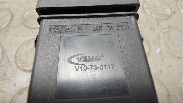Foto: WARNBLINKSCHALTER eines VW Passat Variant 1.8 5V Turbo Liftback