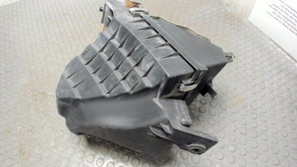 Foto: LUFTFILTERKASTEN eines VW Passat Variant 1.8 5V Turbo Liftback