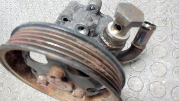 Foto: PUMPE SERVOLENKUNG eines VW Passat Variant 1.8 5V Turbo Liftback