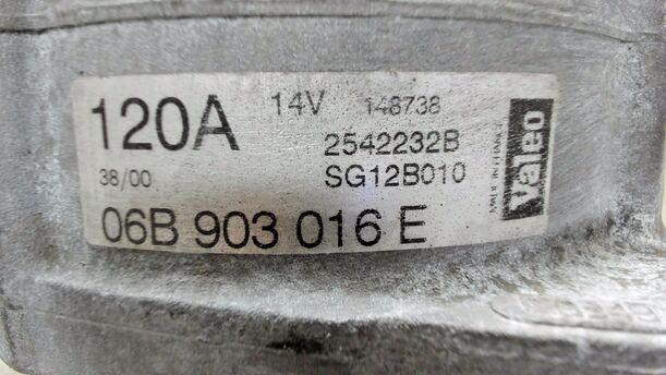 Foto: LICHTMASCHINE / GENERATOR eines VW Passat Variant 1.8 5V Turbo Liftback