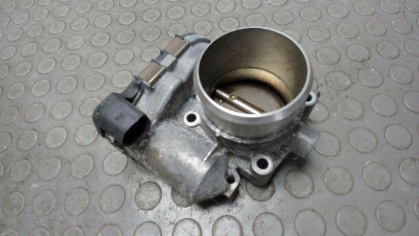Foto: DROSSELKLAPPENSTUTZEN eines VW Passat Variant 1.8 5V Turbo Liftback