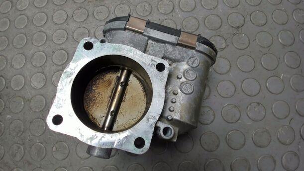 Foto: DROSSELKLAPPENSTUTZEN eines VW Passat Variant 1.8 5V Turbo Liftback