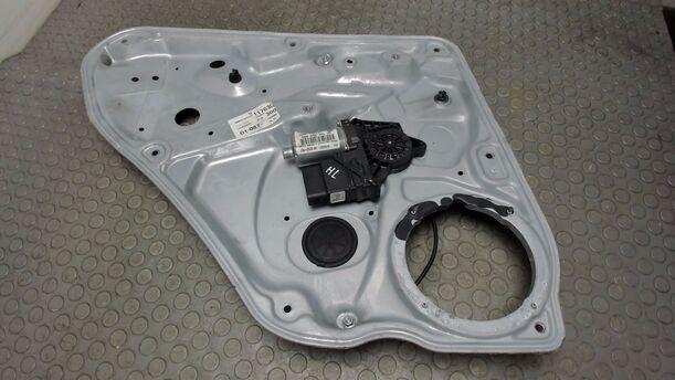 Foto: FENSTERHEBER ELEKTRISCH HINTEN LINKS eines VW Passat Variant 1.8 5V Turbo Liftback