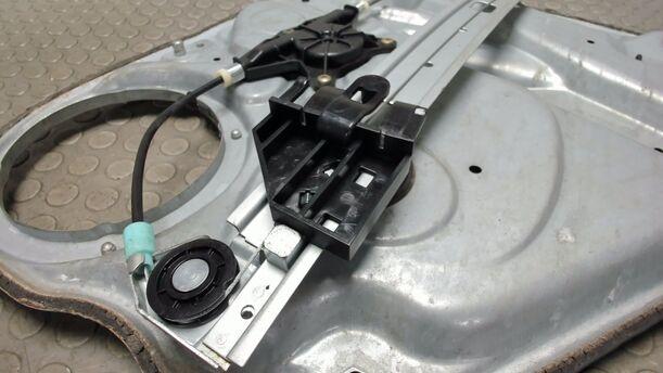 Foto: FENSTERHEBER ELEKTRISCH HINTEN LINKS eines VW Passat Variant 1.8 5V Turbo Liftback