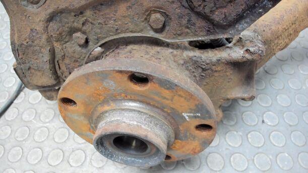 Foto: ACHSSCHENKEL VORNE LINKS eines VW Passat Variant 1.8 5V Turbo Liftback