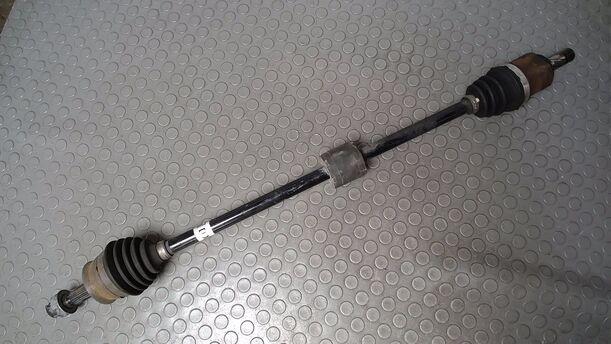 Foto: ANTRIEBSWELLE RECHTS ( SCHALTGETRIEBE ) eines Opel Corsa 1.2 16V Liftback