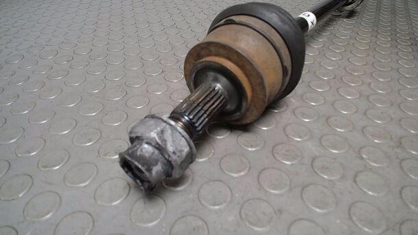 Foto: ANTRIEBSWELLE RECHTS ( SCHALTGETRIEBE ) eines Opel Corsa 1.2 16V Liftback